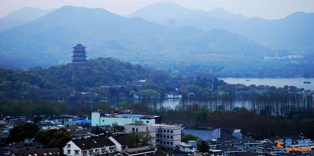 孤山寺北贾亭西写的是哪里？孤山寺北贾亭西描写的是哪里的景色？？