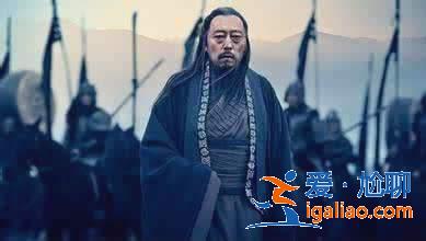 因太丑只能演配角，46岁意外大红，如今娶倪萍妹妹为妻