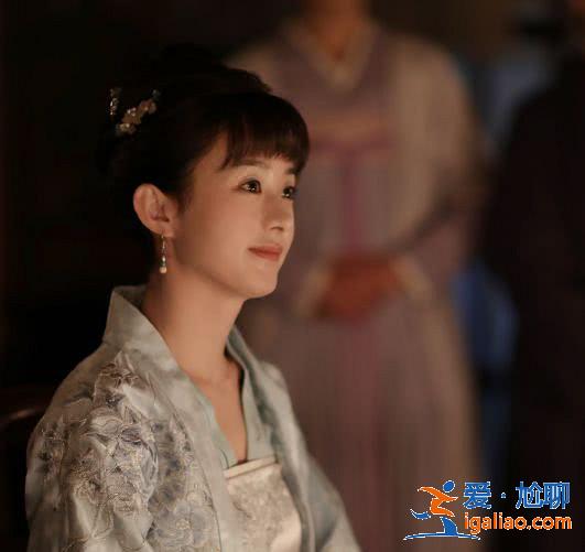章子怡一顿饭只吃四口维持的少女颜，却被沈月的这个操作碾压
