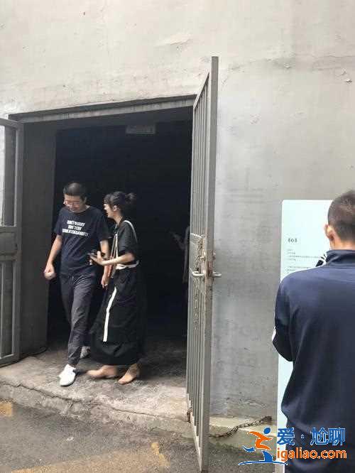 李诞和女友黑尾酱 被网友偶遇 两人真是颜值让人惊讶