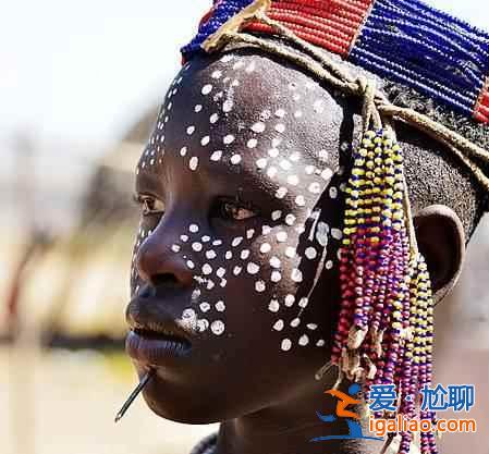 探秘非洲最后原始部落的赤裸美女？