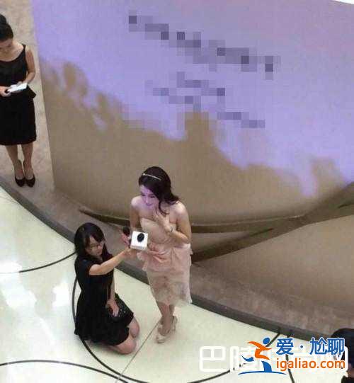 秦岚个人资料介绍 为何她敢让助理跪在地上拿话筒？