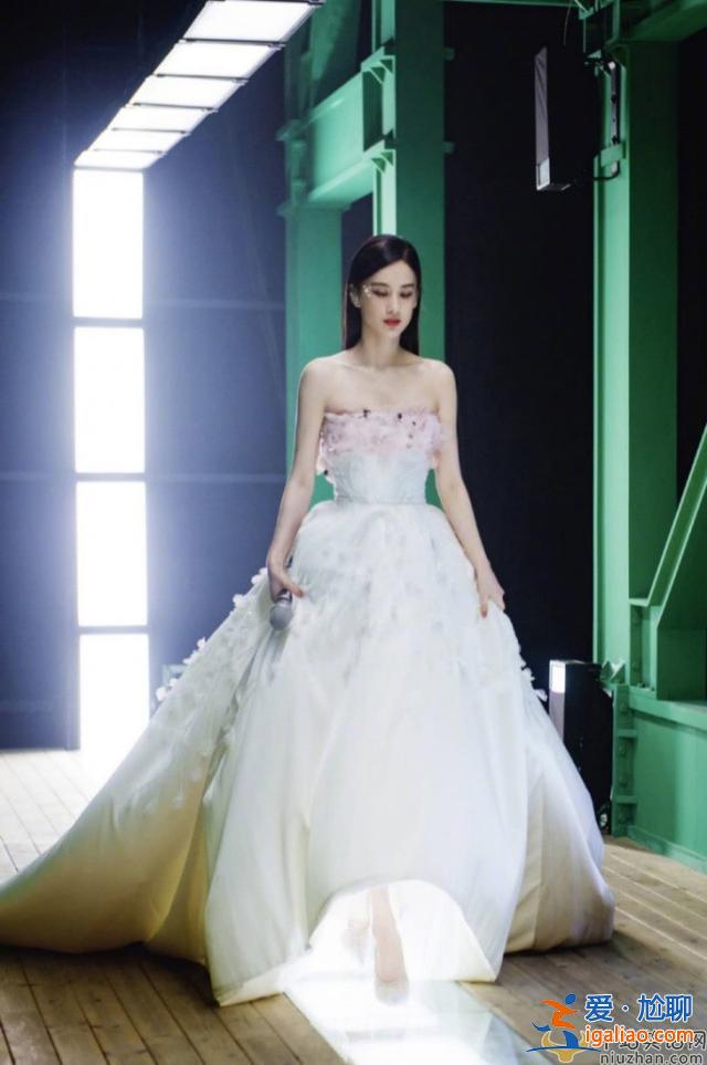 豪门阔太不好当！杨子开直播拉妻子炒热度，坦言利用黄圣依赚钱