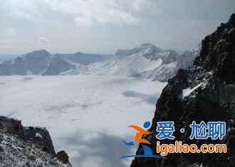 长白山万达滑雪场门票多少钱，长白山万达小镇住哪好？