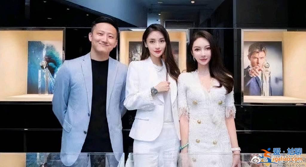 黄晓明离婚后带小海绵被拍  全程低头忙着玩手机