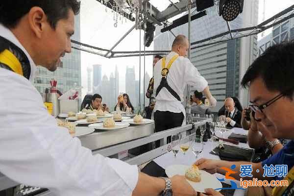 上海“空中餐厅”：用生命去吃饭？