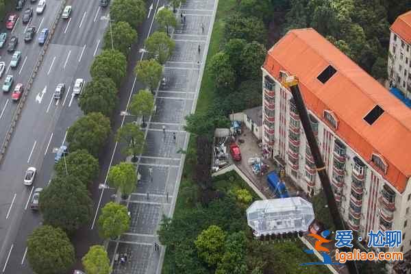 上海“空中餐厅”：用生命去吃饭？