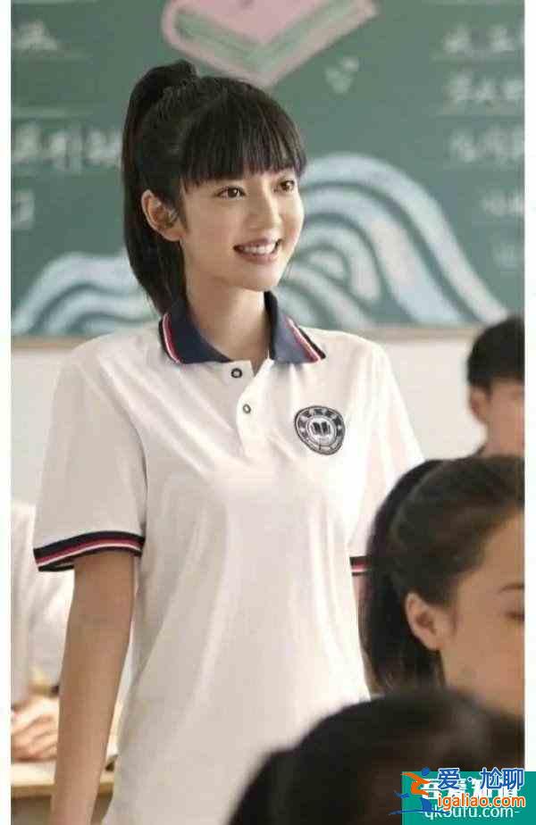 《以家人之名》：凌霄亲吻公主抱，贺子秋表白，李尖尖跟男友分手？