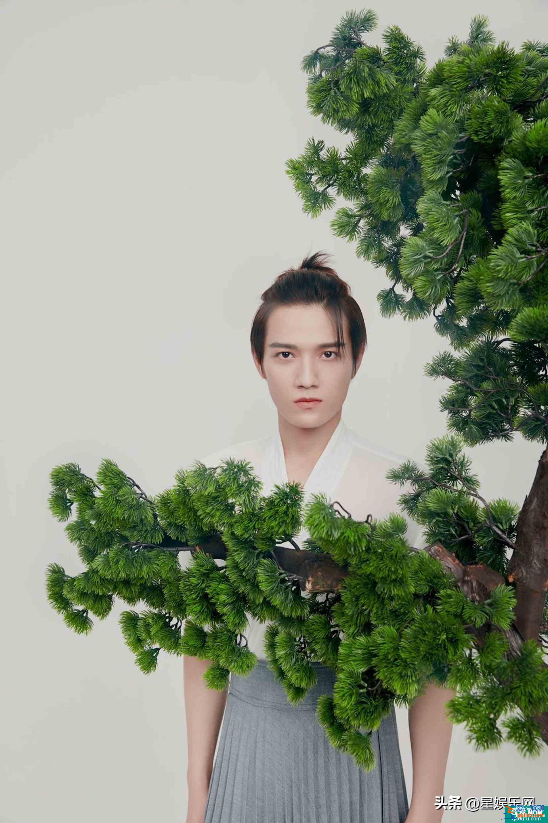 古装励志校园剧《青青子衿》开播“古装颜”刘亦城漫步盛唐书卷？