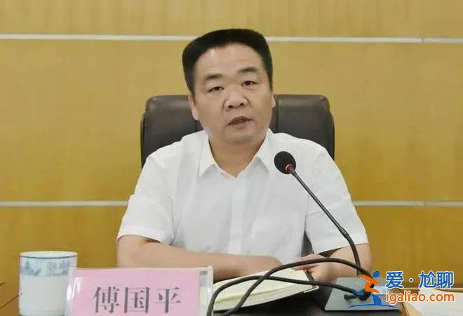 在老家建房存放赃款 被查后5台点钞机数了5小时？