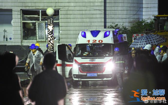 齐齐哈尔体育馆坍塌事故已致9人死亡 施工单位违规堆置珍珠岩引发坍塌？