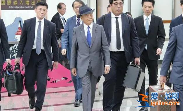 日本前首相麻生太郎窜台 怂恿“以武拒统” 解放军军机“伴飞”警告？