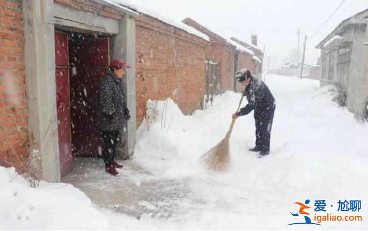 桦南县体育馆坍塌事故后 黑龙江多地部署清除屋顶积雪冰溜子？