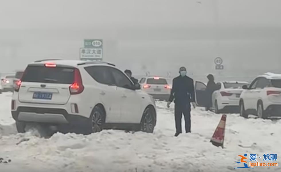 为何导致交通陷入瘫痪？除冰难度有多大？解读湖北暴雪冻雨的几大疑问？