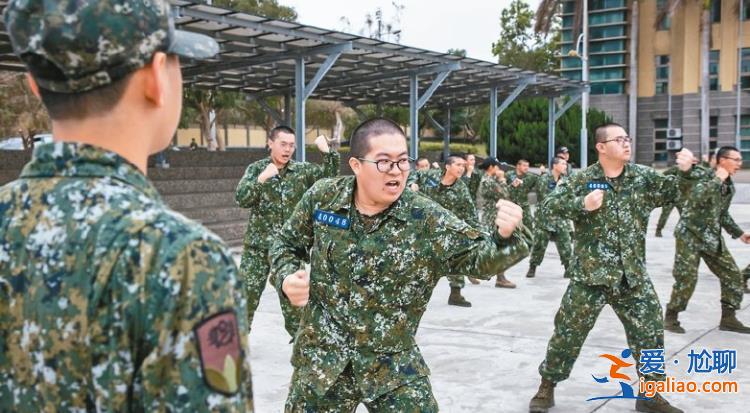 台军多枚导弹掉到海里！“烂就烂 理由还这么多”？