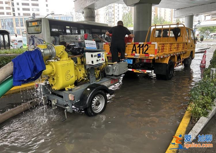 暴雨之后 上海游泳馆站真的变“游泳馆”了？